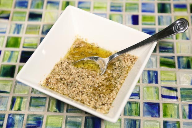 In a bowl, mix the horseradish, garlic, rosemary, thyme, salt, pepper, and olive oil into a paste.